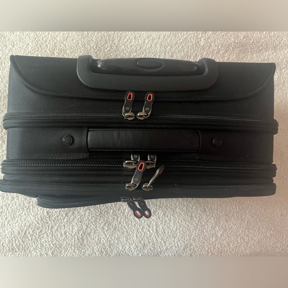 Samsonite Unisex-Adult Solid Luggage- Carry-On Luggage - Picture 2 of 13
